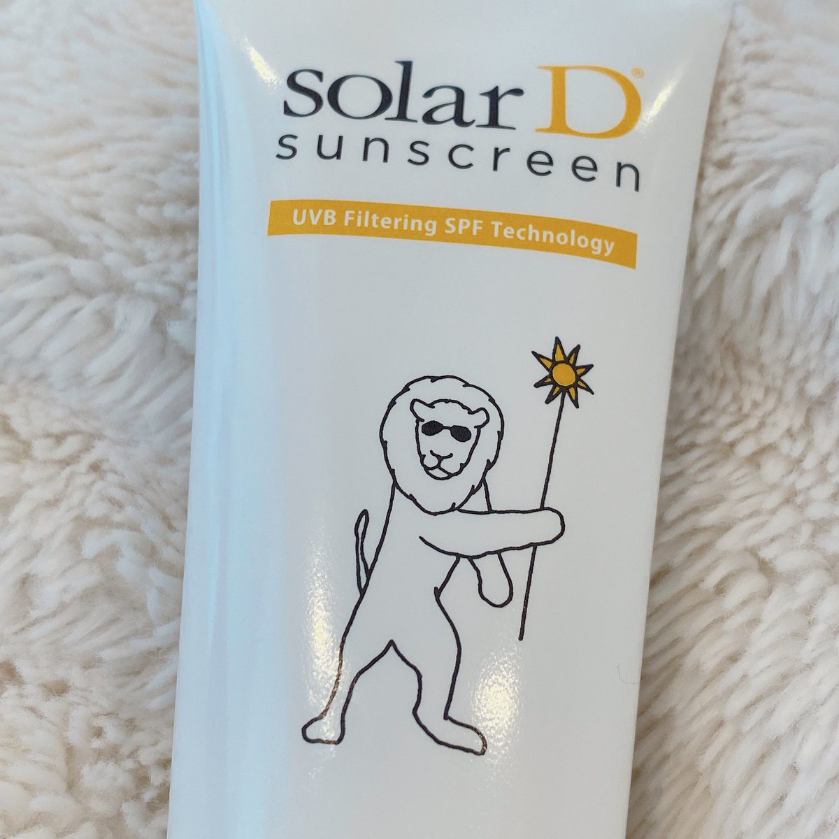 Up4pm's tweet photo. ビタミンDの生成を阻害しない日焼け止め🧴
使い始めて2年?
日差しの強い日のウォーキング中は、やっぱ焼けてる気がする😅
まめに塗り直さないといけないのかもしれないけど、お化粧してると無理だしなぁ…
🍎型は日焼けも注意なんだって⚠️
#solarD https://t.co/EGrPfGqUnU