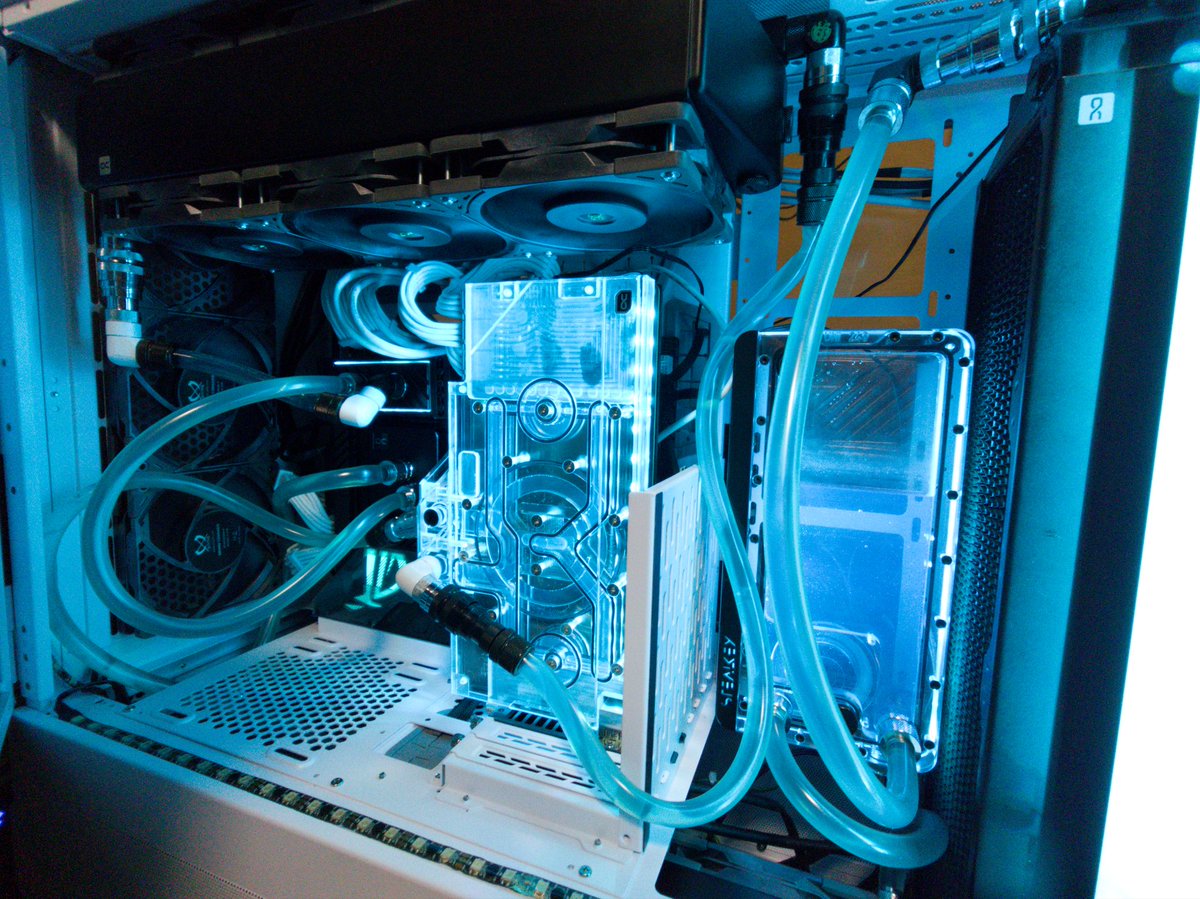 highridge364364's tweet photo. ヨッシャ、動いた!
#Alphacool
#Acool
#NexXxoS
#LianLi
#v3000Plus
#自作PC
#カスタム水冷
#本格水冷 https://t.co/ZLuIroyqc9