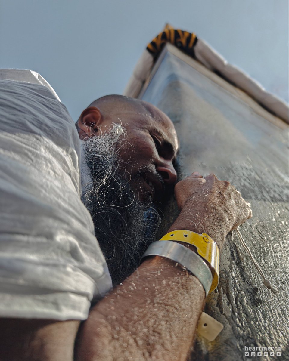 میں اس دیوار کے لمس کی چاہت میں زندہ ہوں