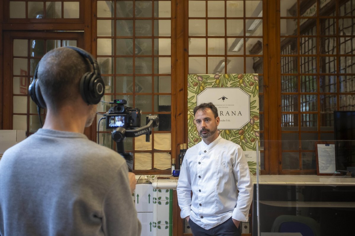👏 <a href="/DisfrutarBCN/">Disfrutar Barcelona</a> Moltíssimes felicitats!

Des de la #DOPSiurana estem molt contents per la distinció que ha obtingut el #DisfrutarBCN com a millor restaurant del món 🌿

📷 <a href="/eduardxatruch/">Eduard Xatruch Cerro</a>, un dels tres xefs del Disfrutar participant, com a jurat, a la #BecaSiurana