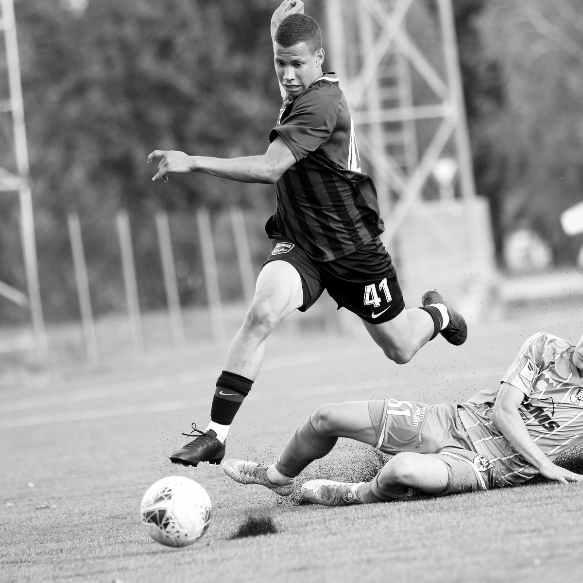 valmierafc's tweet photo. Izsakām līdzjutību Žanuela Skopenko tuviniekiem, viņu pāragri zaudējot 🕊 Žans mums vienmēr paliks atmiņā ar savu neatlaidību, degsmi un dzīvesprieku 😔 💔

Valmiera FC https://t.co/8mziPlKZr7