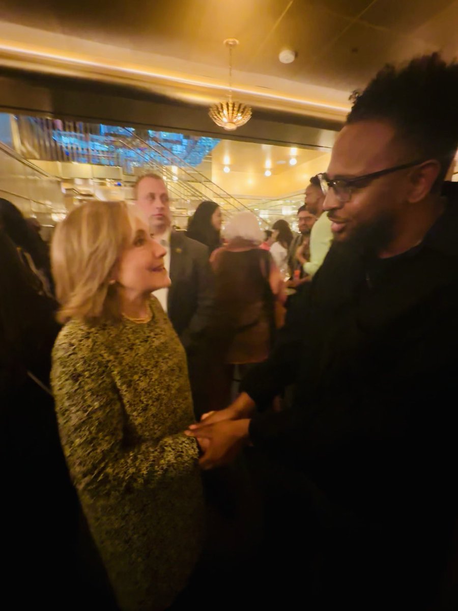 WilliamMatt22's tweet photo. Not sure how i’ll ever explain to people that I met @HillaryClinton & Ted Danson in the same night 😩
Thanks @annajanejoyner for the invite to #EMAIMPACT https://t.co/EKKiGtUfK9
