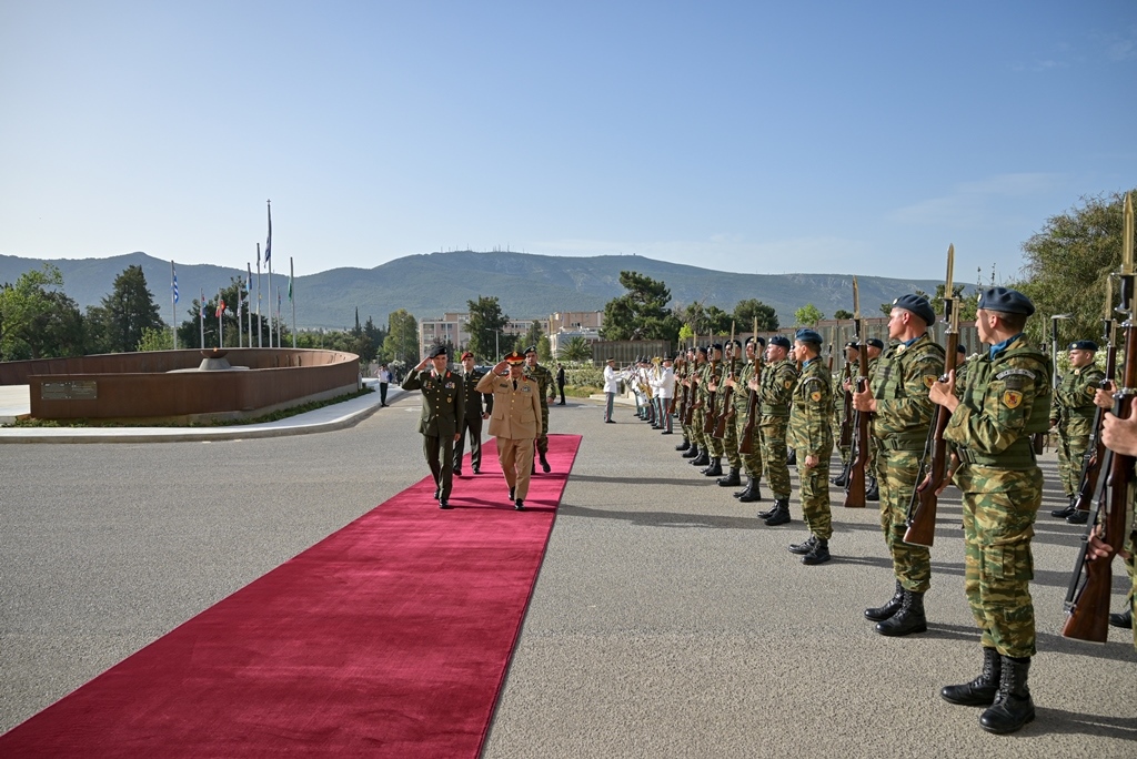 HAspokesman's tweet photo. Επίσημη Επίσκεψη του Διοικητή των Χερσαίων Δυνάμεων της Σαουδικής Αραβίας
 
Ανακοίνωση Τύπου➡️ https://t.co/5Q7WB46tpo

#ΕλληνικόςΣτρατός, #HellenicArmy https://t.co/ydnS71WiH5