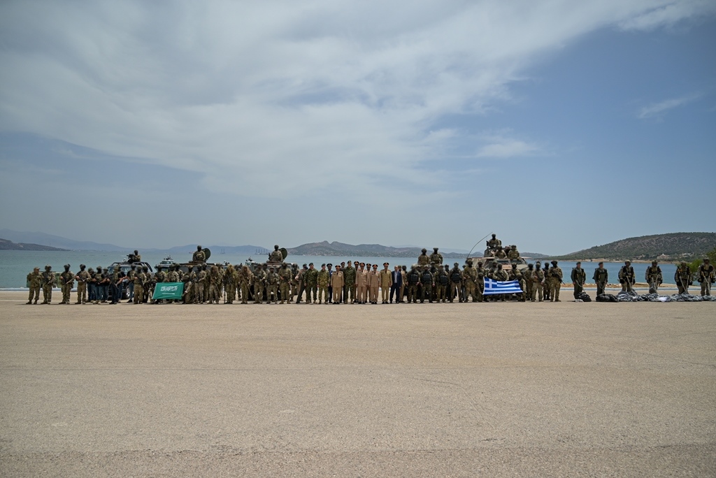 HAspokesman's tweet photo. Επίσημη Επίσκεψη του Διοικητή των Χερσαίων Δυνάμεων της Σαουδικής Αραβίας
 
Ανακοίνωση Τύπου➡️ https://t.co/5Q7WB46tpo

#ΕλληνικόςΣτρατός, #HellenicArmy https://t.co/ydnS71WiH5