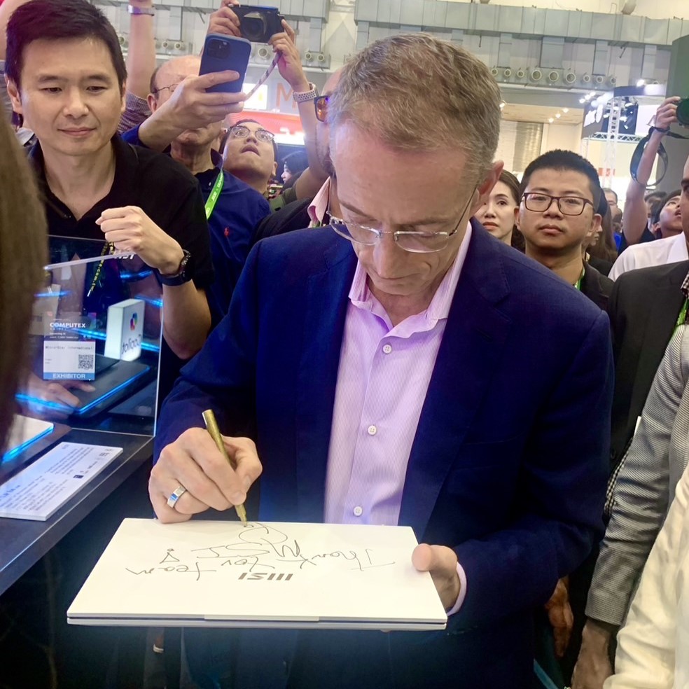 AustraliaMSI's tweet photo. 🎉 @Intel CEO Pat Gelsinger made a special appearance at the MSI booth during Computex 2024! 

Join us at MSI booth #M0806 to explore the Prestige, Summit series, and gaming handhelds powered by Intel Core Ultra processors (codenamed "Lunar Lake")#MSIxComputex2024 #AIPC #Laptop https://t.co/fpQSFAVPoD