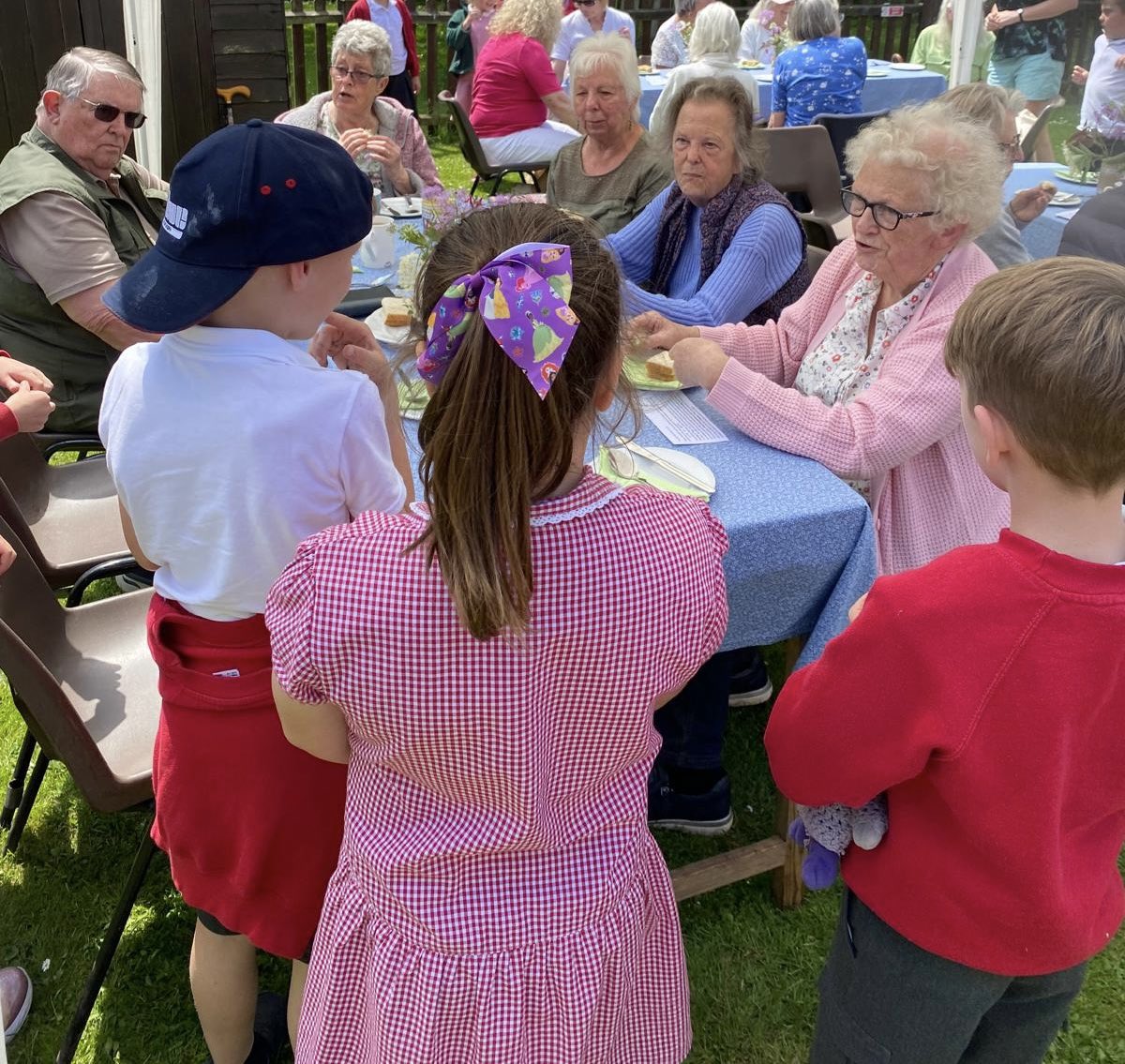 WesternDownland's tweet photo. We joined our local
Community group yesterday to serve afternoon tea and chat with our penpals. #PersonalDevelopment #servethecommunity https://t.co/yrWmR1k3Ig