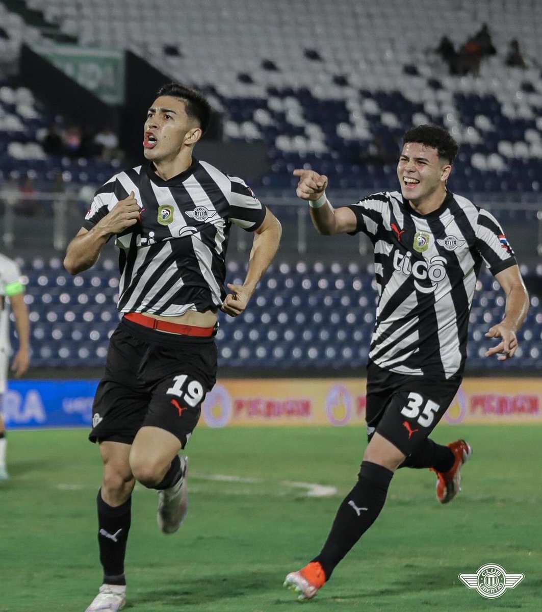 ESTOS DOS REPOLLOS
Fueron las grandes figuras del último tramo del torneo, volvieron a la titularidad juntos y en 6 fechas guiaron al club a un nuevo título, 20 y 18 años respectivamente, sangre nueva y fresca de la Huerta. Rubén Lezcano y Rodrigo Villalba!
