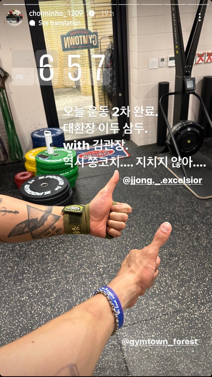 mkeydino's tweet photo. aw, the bolt is gone, but also the other one made an appearance 🙃 getting quite obsessed with ming's tatts ngl https://t.co/in64ChVv87