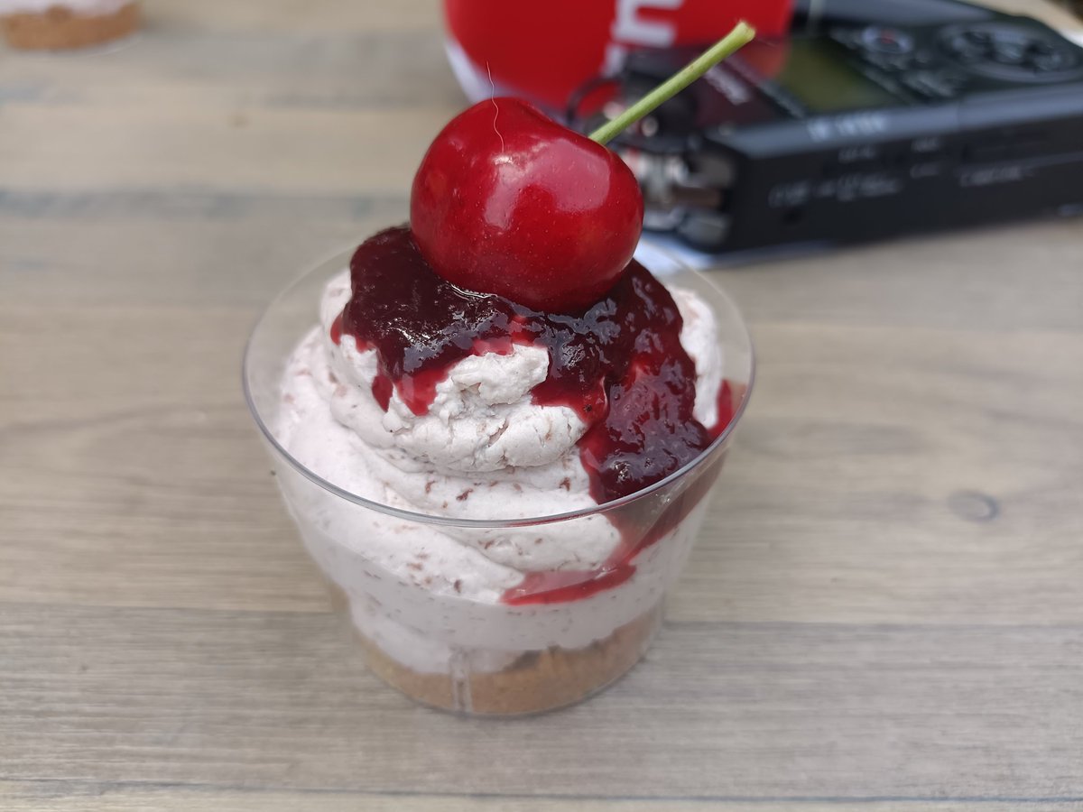 JuliaNoriega13's tweet image. 🍒El #ValleDelJerte está en plena campaña de recogida de cerezas

🔺@soprodevaje nos muestra la #Cerecera por dentro

🔺Recolectamos #picotas 

🔺Visitamos la Agrupación de Cooperativas

🔺Y degustamos menú &apos;cerecero&apos; en &quot;La Ermita&quot; de Cabezuela

📻 Hoy en @RTVE_Ext @radio5_rne