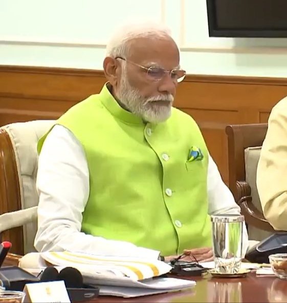 RAMESHC97522399's tweet photo. बरसात गिरी और कानो में इतना ही कह गयी  कि #गर्मी किसी की भी हमेशा नहीं रहती ...
#farmerprotest
Congratulations 🎉 https://t.co/OtucCQlGwM