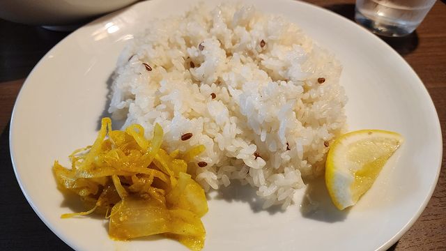 jou562's tweet photo. 初めての札幌の旅〜🤩
地元の人にカレー屋さんを勧められました
「Suage+」✨
幸い少し並んだだけで食べられました
長時間並ぶこともあるそうです
カレーの味が濃厚!
焼き鳥の味と合わせて、素直に癒されますね~
#北海道 #北海道グルメ #札幌 #カレー #グルメ https://t.co/Q7065i7fYE