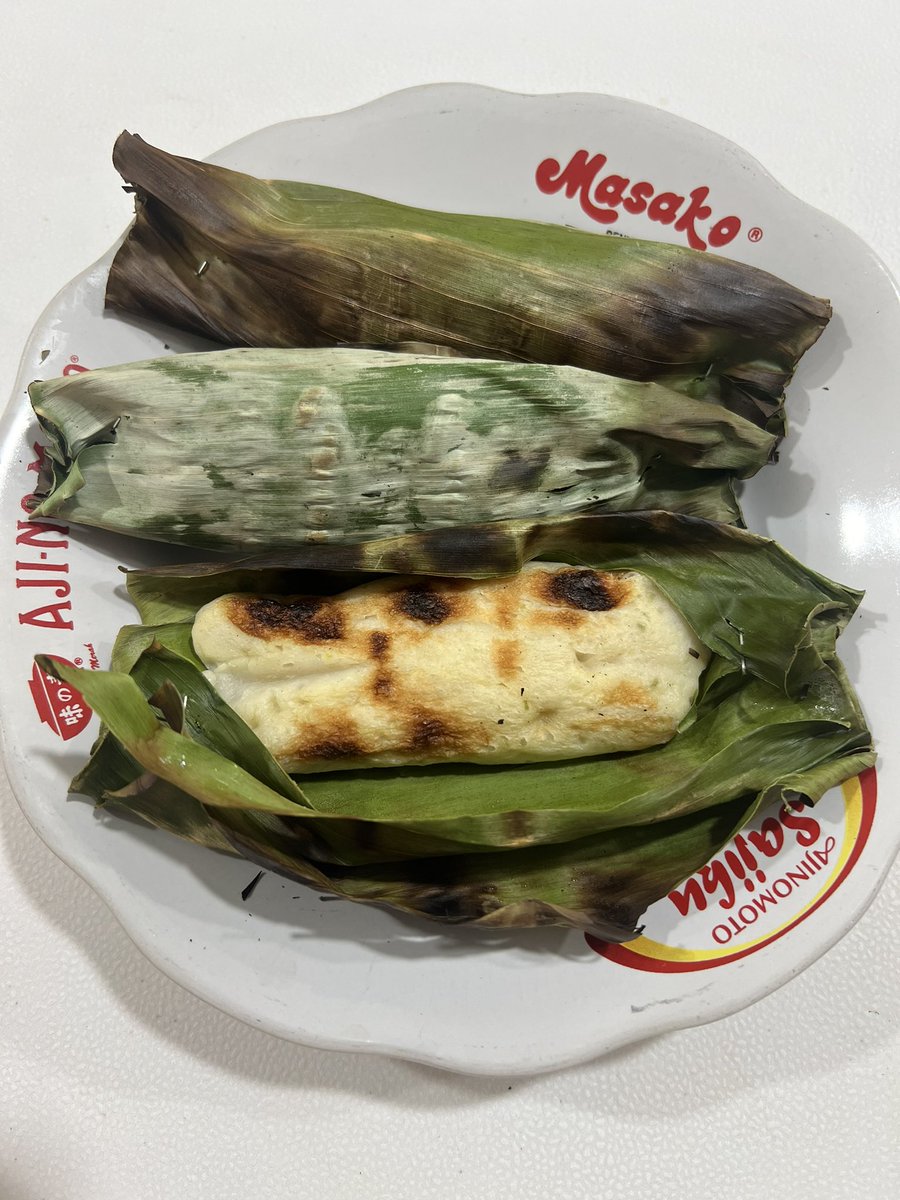 denywidjaja_'s tweet photo. #WhenInBandung, oleh2 buat pulang sore ini:
Otak Otak Jumbo dan Pempek Permai Sari

Ini asli gede banget, the biggest ever seen. Harga cuma 9K pakai ikan tenggiri berasa banget ikannya.

Di Gojek &amp; Grab sudah ada namanya otak otak jumbo Sukamenak.

Highly recommended! https://t.co/inghYzdMtr