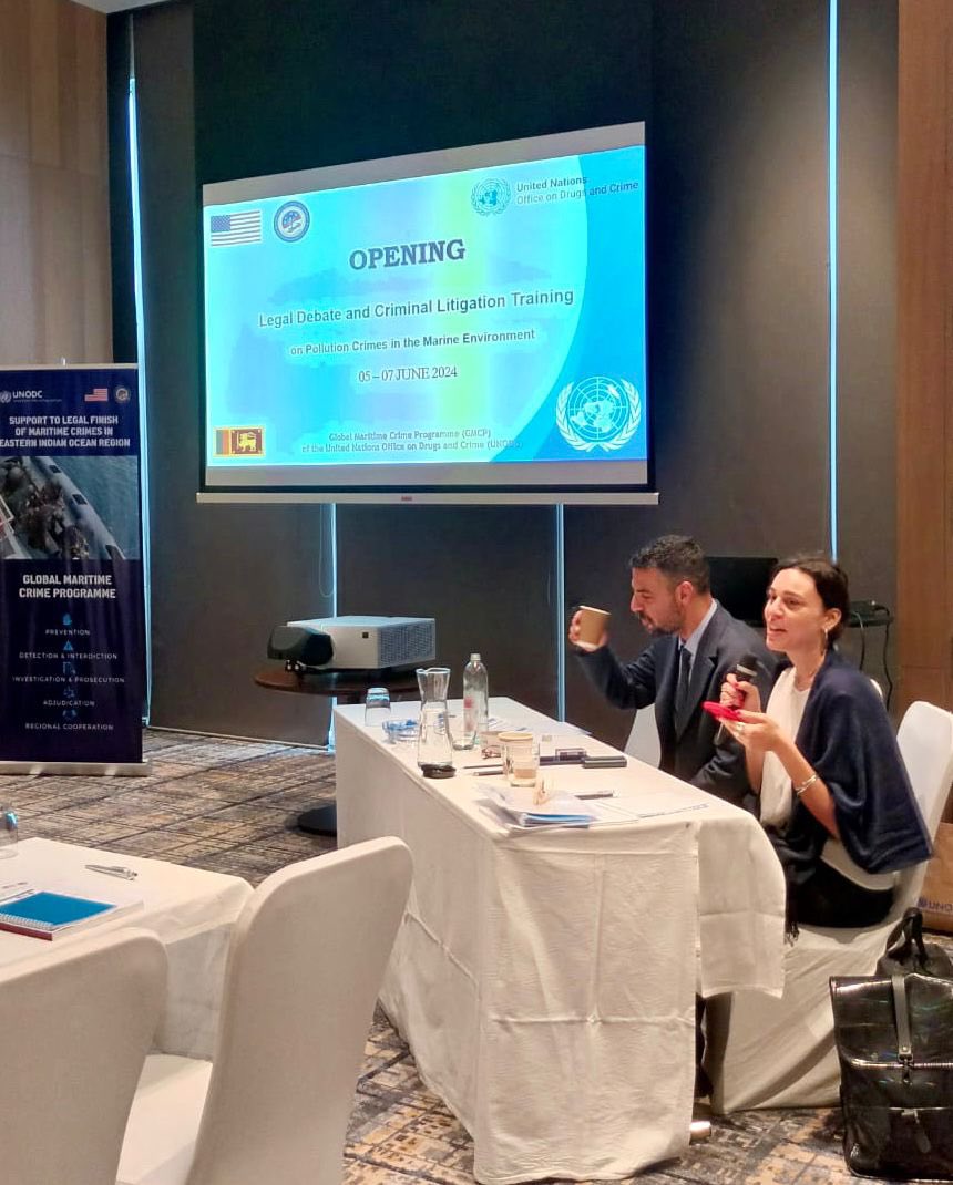 UNODC_BMB's tweet photo. @UNODC_MCP kicked off Legal Debate &amp; Criminal Litigation Training in #SriLanka 🇱🇰! Prosecutors delved into the international🌐&amp; national legal frameworks &amp; their interplay regarding pollution crime in the marine environment 🧑‍⚖️🌊
Funded by @StateINL 
#BorderManagement https://t.co/af6ILyqV7P