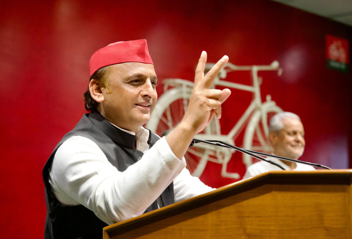 JaikyYadav16's tweet photo. उत्तर प्रदेश में अखिलेश यादव जी ने PDA नारा दिया था

P - पिछड़ा
D - दलित
A - अल्पसंख्यक 

अब जो चुनाव का परिणाम आया है उसमें जो सांसद बने हैं वह कुछ इस प्रकार हैं।

दलित 9
कुर्मी 8
यादव 5
मुस्लिम 4
निषाद 2
ठाकुर 2
शाक्य 1
मौर्या 1
कुशवाहा 1
राजभर 1
लोधी 1
जाट 1
ब्राह्मण 1
भूमिहार 1

यानि पिछडे 20, दलित 9, मुस्लिम 4, सवर्ण  4

यह है PDA और यह है सभी की उनके हिस्से की भागीदारी।