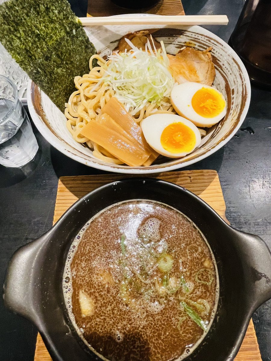 物价飞涨，这份蘸面1000日元了，大概6.5美金。 前些年第一次来吃的时候，好像才850日元。