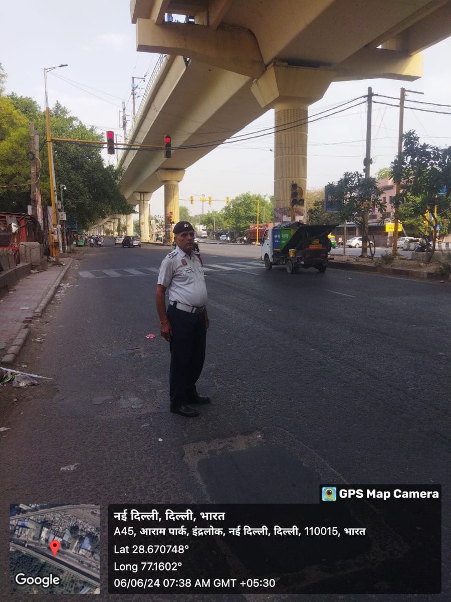 DcpWestern's tweet photo. Traffic regulation by staff of Western Range in morning https://t.co/LAZ4CNVlkB