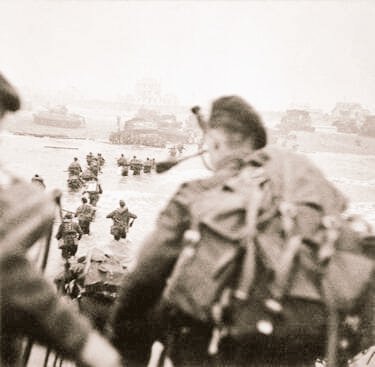 Célébration des 80 ans du #Débarquement de Normandie, #6juin44. Hommage à tous les combattants de la Liberté. À quelques jours des élections, rappelons-nous qu'oublier l'#Histoire, c'est nourrir la guerre, à l'Est comme au Sud, à Kiev comme au Congo ou à Gaza. Cultivons  la Paix!