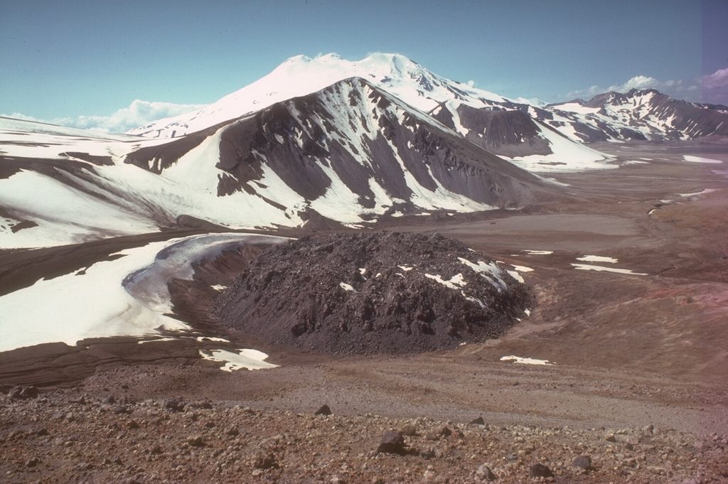 INGVvulcani's tweet photo. Accadde oggi: il 6 giugno 1912 avvenne in Alaska la più forte eruzione esplosiva del XX secolo. Il vulcano Novarupta eruttò nell'area di Katmai.
Ne abbiamo parlato qui: https://t.co/wrd1OabDZz
Photo by Tom Miller (Alaska Volcano Observatory, USGS) #ingv #eruzione #novarupta https://t.co/VCI4foXy8B