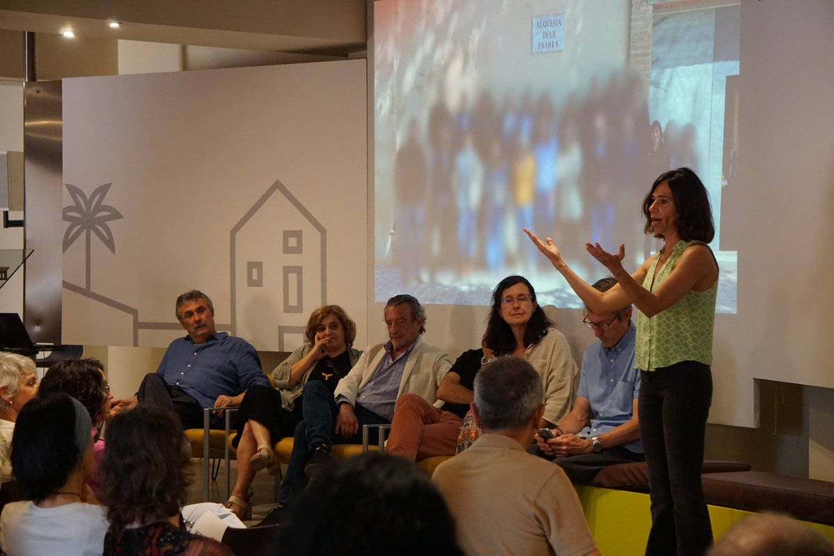 Encara molt emocionades pel dia que vam viure ahir al costat de tants amics i amigues del CEACV. Mai oblidarem esta celebració. Hui comencem el camí de 25 anys més d'educació ambiental i com diu el lema de la commemoració, pas a pas. Gràcies a tots i totes pel vostre carinyo 💚