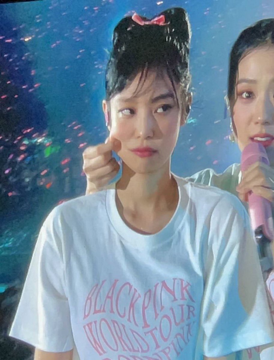 She’s so silly hehe

$JENNIE 🤍