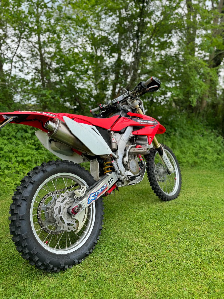 MidwestMx's tweet photo. Old but gold! What should I do with this bike? Leave a comment down below what you would like to see me do with it. It can be as stupid or crazy of an idea as you like.Have your say for upcoming videos. It’s a 2006 Honda CRF 250 X https://t.co/mjitjLQBaZ