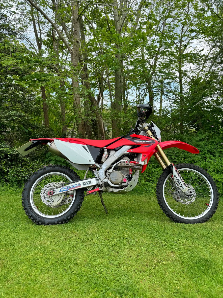 MidwestMx's tweet photo. Old but gold! What should I do with this bike? Leave a comment down below what you would like to see me do with it. It can be as stupid or crazy of an idea as you like.Have your say for upcoming videos. It’s a 2006 Honda CRF 250 X https://t.co/mjitjLQBaZ