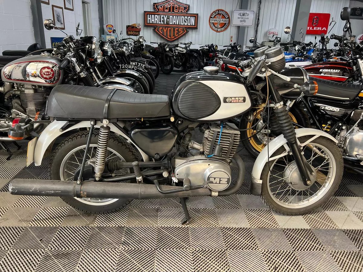 BarnFindsUK's tweet photo. Ad: 1977 MZ 250 Supa 5 - "Not run for many years"
On eBay here -->> https://t.co/udZKpZxZwP
#VintageBike #MotorcycleRestoration #MZ250 #Supa5 #BarnFind #MotorcycleProject #MotorcycleForSale https://t.co/P3pl7acOuo