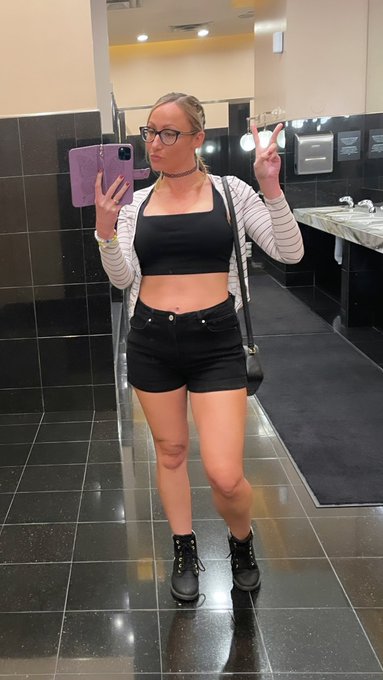 Casual mom night out 🤪😜😝🤓 https://t.co/sB8pfwlmvu<a href="/tag/freckles"class="tags"><span>#freckles</span></a><a href="/tag/cutemilf"class="tags"><span>#cutemilf</span></a>
