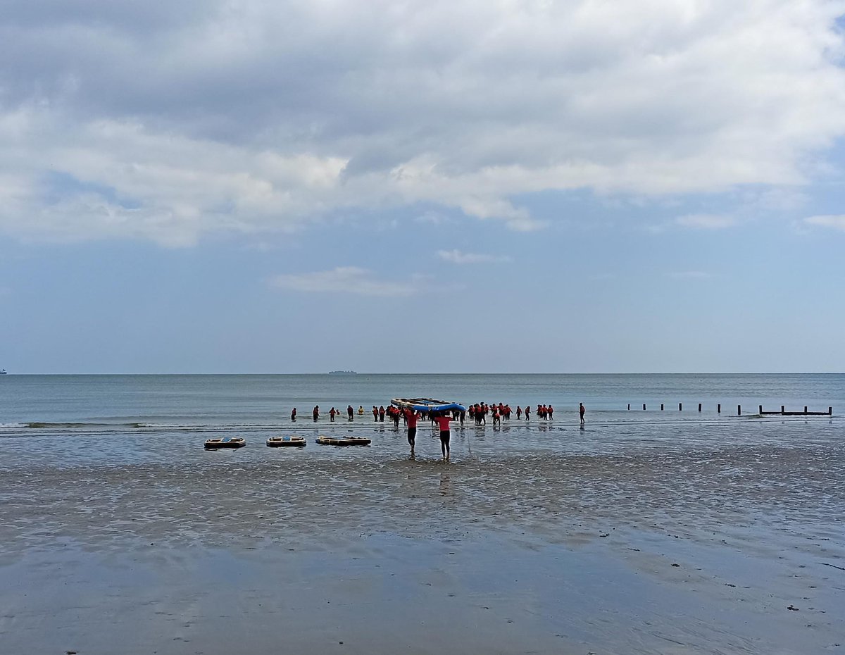 Year 6 enjoyed yesterday’s trip to the beach for some water sports activities.