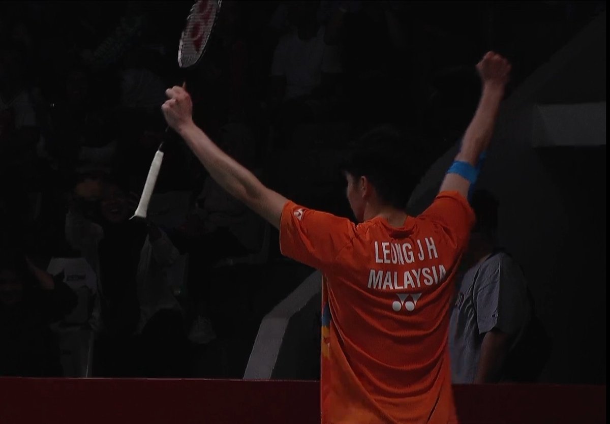 theone_xyz's tweet photo. LJH did it again!!! To the quarterfinals 🔥

Leong Jun Hao 🇲🇾 won against Chou Tien Chen 🇹🇼

21-18
13-21
21-17

He fought like nothing to lose. Kaw2 kejar shuttle.. So proud of this man!

#IndonesiaOpen2024 https://t.co/WdLP9B5X2S