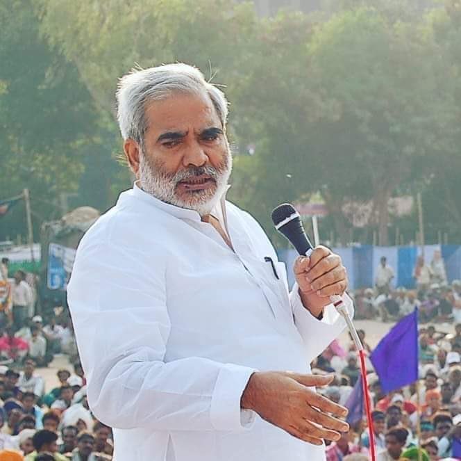 RohiniAcharya2's tweet photo. आजीवन समाजवाद के रहे अमूल्य अंश 
रग - रग में समावेशी समाज का रहा जीवन - पर्यन्त प्रण 
सामाजिक - न्याय परिवार के यशस्वी योद्धा का नाम 'श्रद्धेय बाबू रघुवंश'

जयंती पर कोटिशः नमन व् श्रद्धांजलि  ... 🙏 https://t.co/sCORunXZGB
