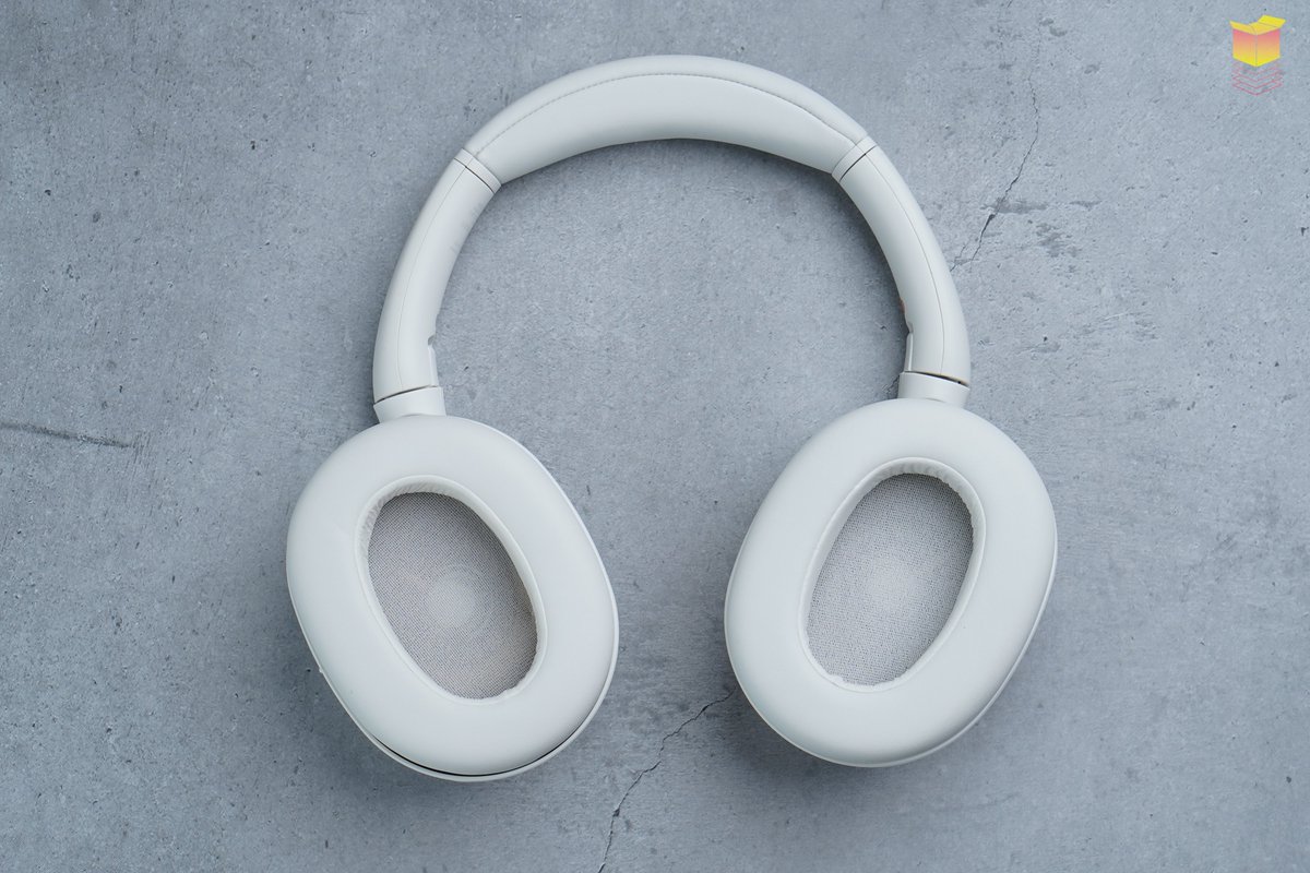 some_bit's tweet image. .@Sony&apos;s new ULT Wear headphones are all about the bass. Having used it for some time, here&apos;s my review shorturl.at/uuOeh