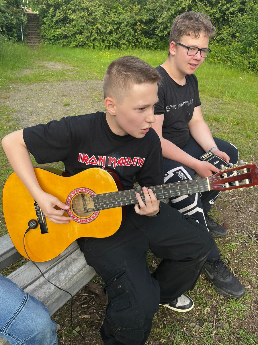 bergint's tweet photo. Olpe II , Klassen 6 im Klassenfahrtmodus, Lagerfeuer, Nachtwanderung, Schifffahrt….
Urlaub im Stil der 60er, also alles ohne ständiges Handy…. https://t.co/jsb1LKmDOp