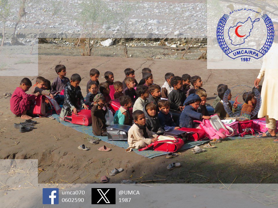 UMCA1987's tweet photo. The lack of access to education is a part of broader humanitarian crisis in Afghanistan. 
School #students are attending open air classes in #Afghanistan with #Japanese #backpack #Canadá 
#nangarhar #Education @japan @NGO_JOICFP @Canada https://t.co/lkJyXkimCm