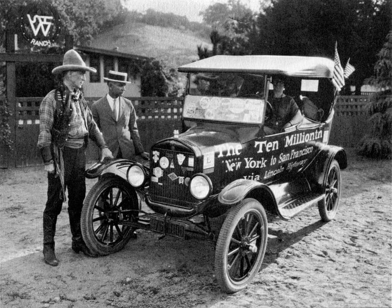 JVor100's tweet photo. Bei Ford in Detroit, dem größten Automobilhersteller der Welt, rollt der zehnmillionste Wagen vom Band.

#HeuteVor100Jahren #OnThisDay #1924LIVE #History https://t.co/Q48XNlApYf