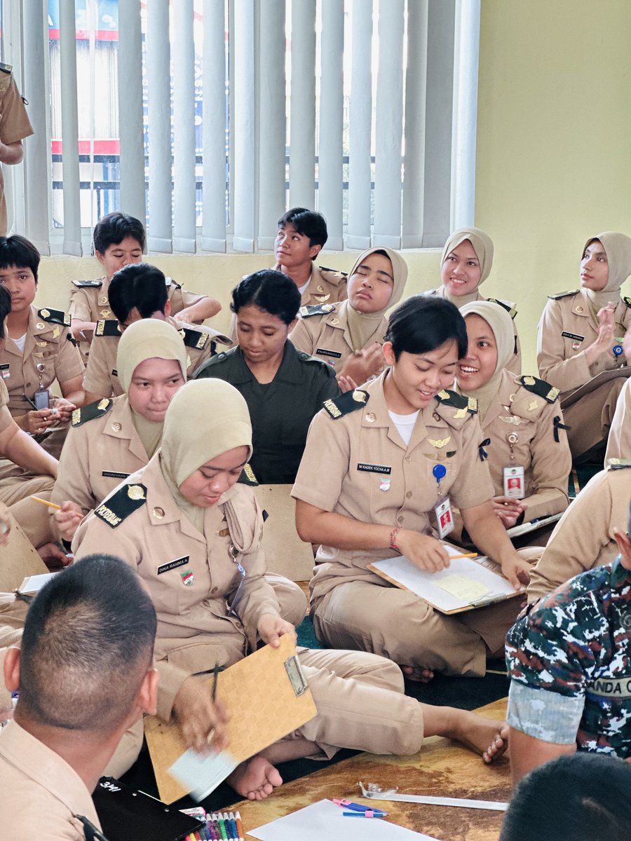 poltekbangsby's tweet photo. 🙌🏻 Mental Health for Cadets 🙌🏻

Hallo squad Pusbangkar Poltekbang Surabaya. Kegiatan Mental Health dengan tema "Emotional Intelligence for Youth Generation" berjalan lancar, kegiatan dilaksanakan di Gedung Perpustakaan yang diikuti seluruh Taruna/i tingkat 1 Poltekbang Surabaya. https://t.co/LpVxrYPvwk