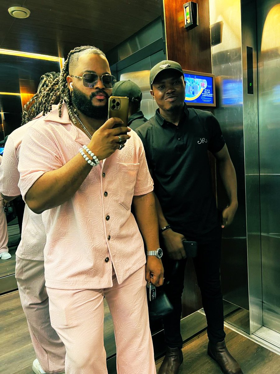 afrisagacity's tweet photo. …@itswhitemoney is that one celeb I can be with all day and never get dull or bored. Even when we are in a serious business meeting, he finds a way to make you feel comfortable. 

Dude is humble and respectful, yet full of wisdom and experience. 

As you turn a day older today, may the “heavens” align for your sake bro. More wisdom, grace, and wins!

HBD WHITEMONEY
I’m patiently waiting for your #KwenuByWhitemoney to drop.