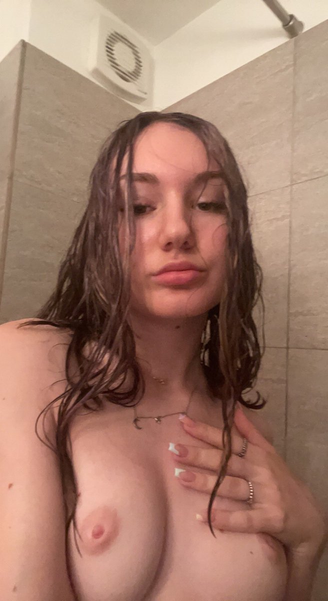 queen83839's tweet photo. It's to late in the evening for me🥴 im in sleep mode but also horny😏 tribs for me? #cocktrib #cocktribute #cumtrib #cumtribute #armpits #armpitfetish #nakedselfie #cumslut #nudeselfie #sexystomach #shavedpussy #harrypussy #stubblepussy #pussyflash #pussyselfie #slutpublic https://t.co/vtgL313bR2