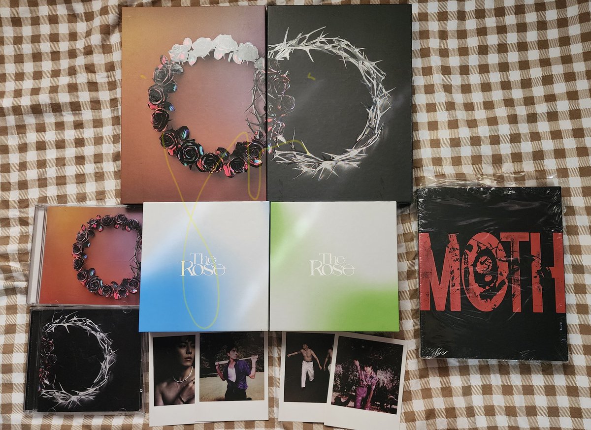 Ohmysammy25's tweet photo. WTS/LFB

•HJ &amp; WS Signed photo
•WRY Lightstick
•The Rose Makestar Lightstick
•The Rose Official Lightstick
•The Rose Slogan
•Heal Albums (complete inclusions)
•Dual Albums (complete except photocards)
•Moth Album (No PC)

📆 2 weeks DOP
📦 Shipping via GGX

dm to inquire https://t.co/jHJgHbCnw1