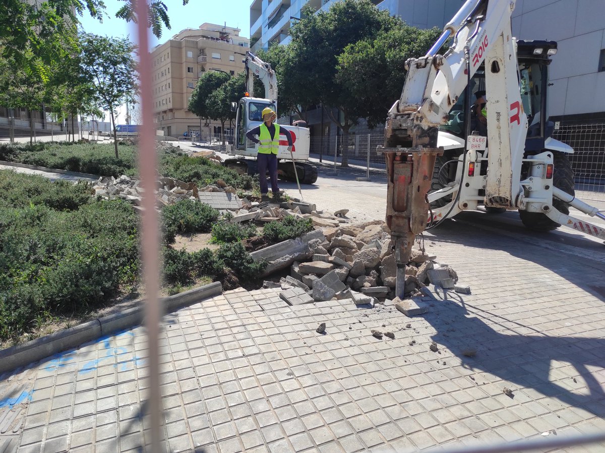 RebecaPulido10's tweet photo. La Alcaldesa de Esplugues ha confirmado a un vecino q la  reunión con @LHAjuntament para el dia 11. @nuriamarinlh @DavidQuirosLH resulta q no os va bien la fecha! Vuestras peleas internas @socialistes_cat no lo vamos a pagar los ciudadanos. @esquerraLH @soniaesplugas @SomComuns https://t.co/CxMv8PbJkE
