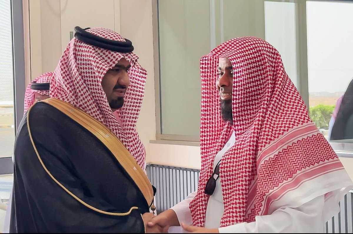 Baishgov's tweet photo. محافظ بيش أ. عماش بن فهد الشكره يفتتح مبنى جمعية البر والخدمات الاجتماعية بمحافظة بيش ويتجول على أقسام المبنى ويجتمع مع أعضاء مجلس ادارة الجمعية لمناقشة أعمال الجمعية والخدمات المقدمة للمستفيدين والمشروعات التنموية المستقبلية. https://t.co/51u3qbBYtR