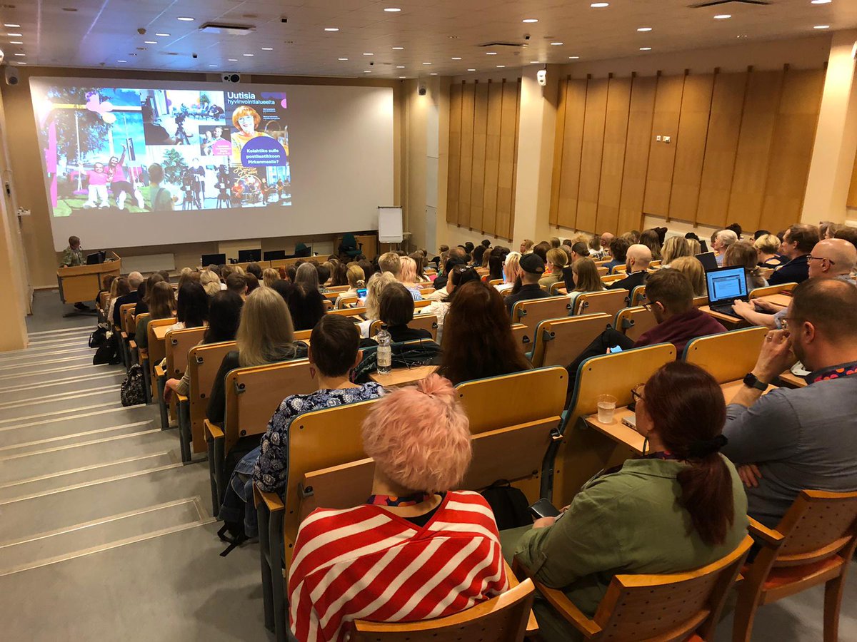 Anna_Mari_M's tweet photo. Hieno päivä - hyvinvointialueen viestijöitä tupa täynnä meillä Tampereella @Pirha_fi  - lauteilla @elina_kinnunen https://t.co/Lyqme5Migd