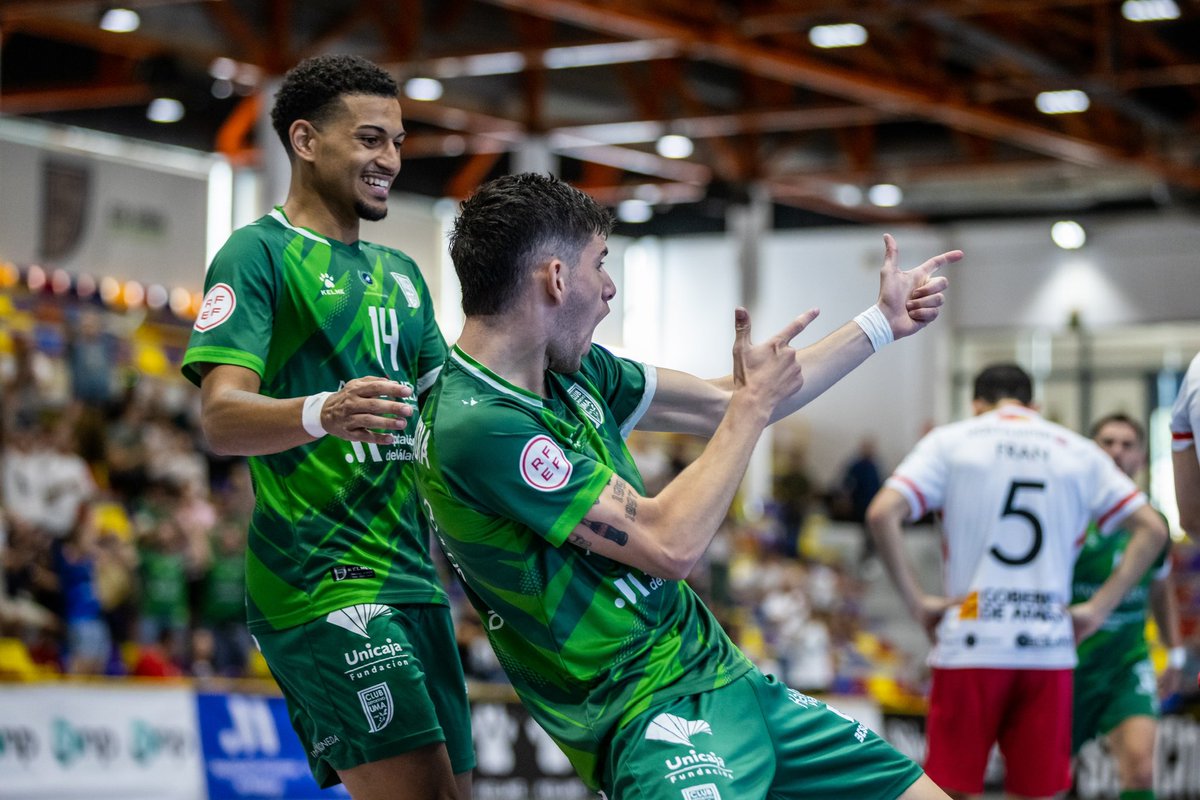 MalagaFS's tweet photo. ¡El Argüelles ha sido nuestro arma más letal 💥 a lo largo de la temporada!

Conviértete este sábado, a las 17:00 horas, en un guerrero ⚔️ más de la escuadra verde 🟢 para luchar por la 1ª victoria en la final del play-off de ascenso.

#GoUMA #UMABurela https://t.co/kdMa3m299o