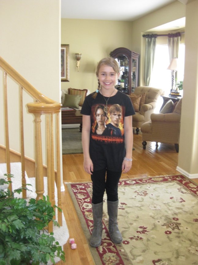 mockingjaays's tweet photo. who’s gonna tell 10 year old me me that a FIFTH hunger games book was announced on her 23rd birthday https://t.co/nIOkRDI0fN