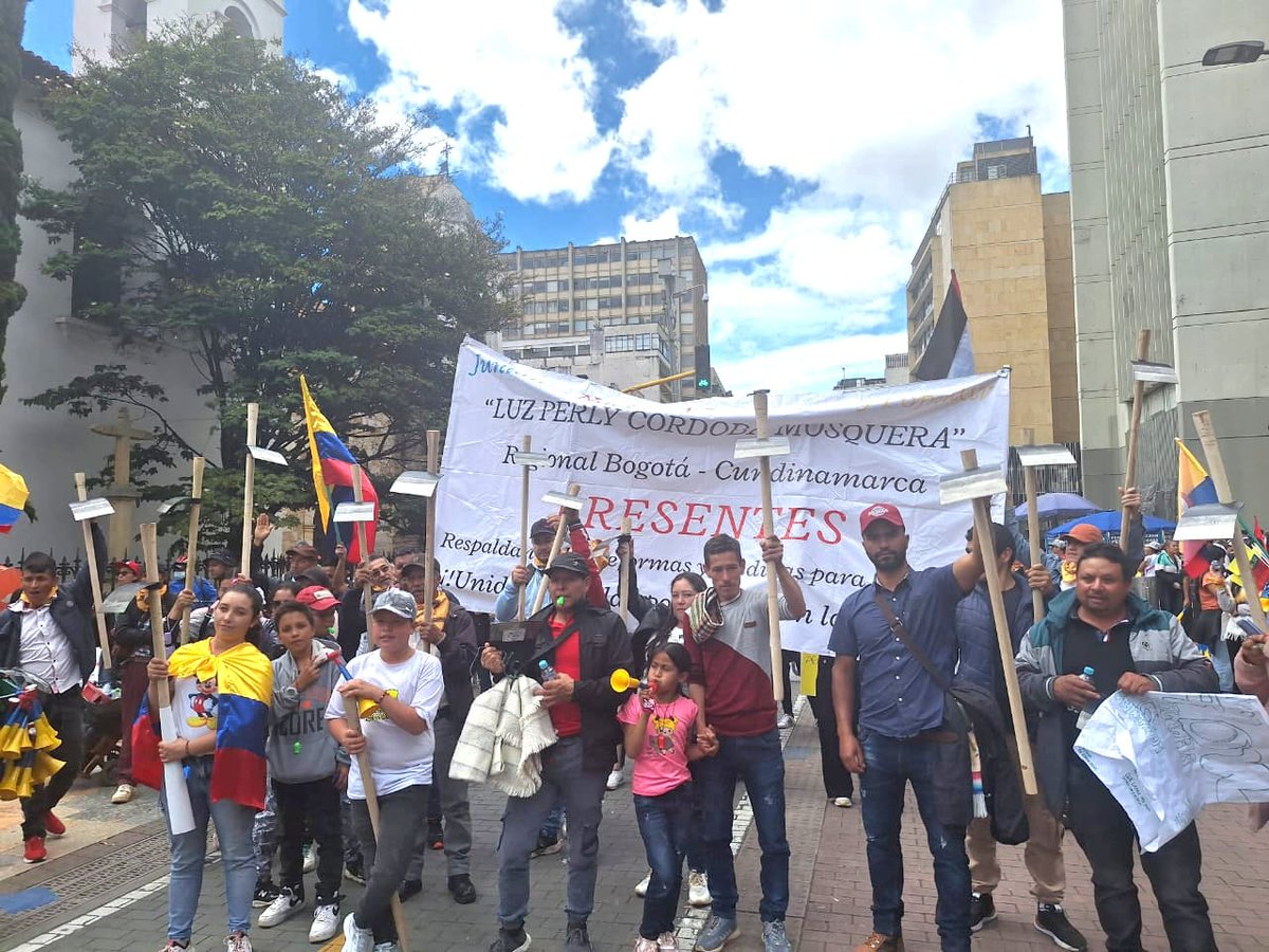 campoenjuntanza's tweet photo. Por incumplimiento de acuerdos con gobierno, inejecución presupuestal, implementación reforma agraria e inoperancia entidades tema campesino @campoenjuntanza Luz Perly Córdoba 
@agendanacionalc convoca sus organizaciones de base  a movilizarse #GRANPARONACIONALCAMPESINO #Alacalle https://t.co/YTlRDUolMt