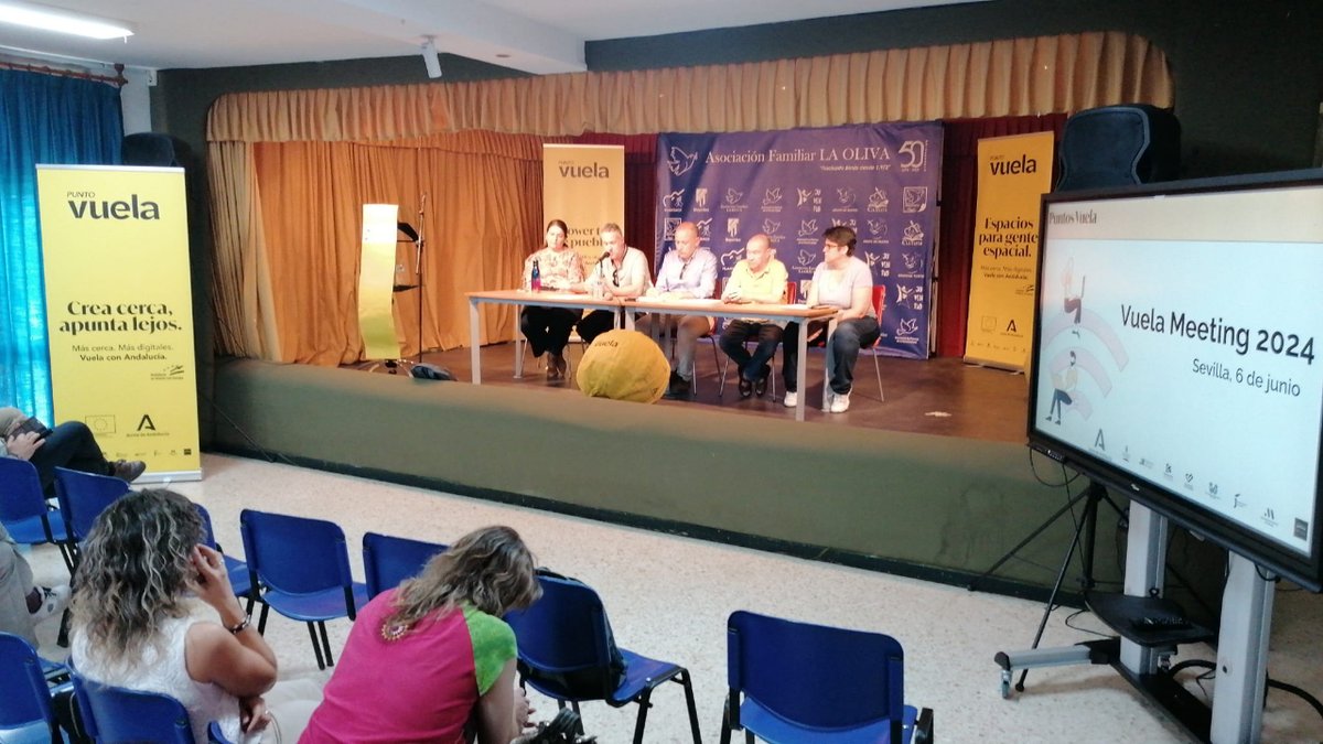 PuntosVuela's tweet photo. 🤝 🌐 Encuentros para impulsar e inspirar la nueva vitalidad digital de pueblos y barrios: Arrancan en Sevilla los Vuela Meeting 2024. 

👉 https://t.co/2nLICTSH8y

📍 #Sevilla #VuelaMeeting24 #IA #Ciberseguridad #RetoDemografico #InclusionDigital https://t.co/7qqKIcWsXg