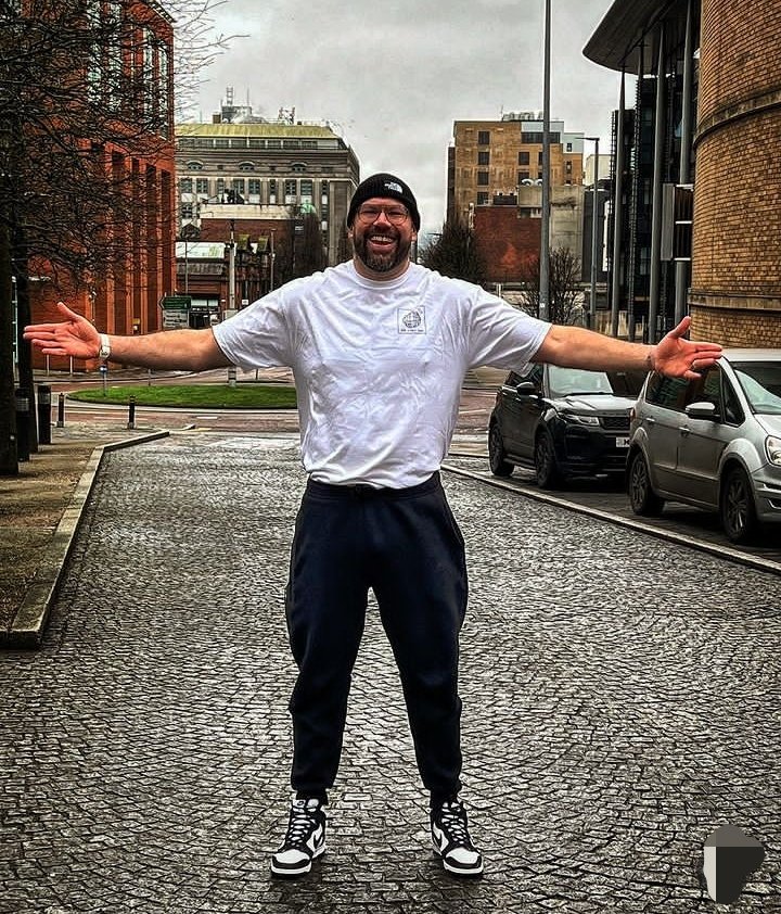 Yes Belfast thanks for last night, one of my favorite cities, 24 hours isn't long enough... Until next time my friend...

#standupcomedy #tour #joked