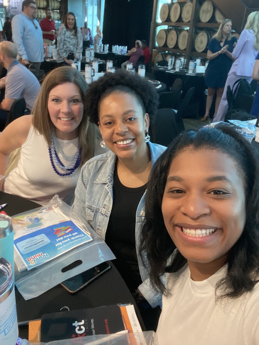 rickert_e's tweet photo. Ready for a grEaT day of learning @KaraJo_Ammerman @etmscounselor @MargotHolmes1 https://t.co/94Rt5jug0c