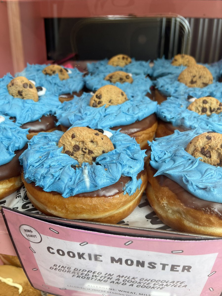 TheGoodwashCo's tweet photo. Goodwashed & Hapus Iawn @Goodshedsbarry today… And loving todays donut choice from our neighbours at #whocult https://t.co/H953Qzp0FV