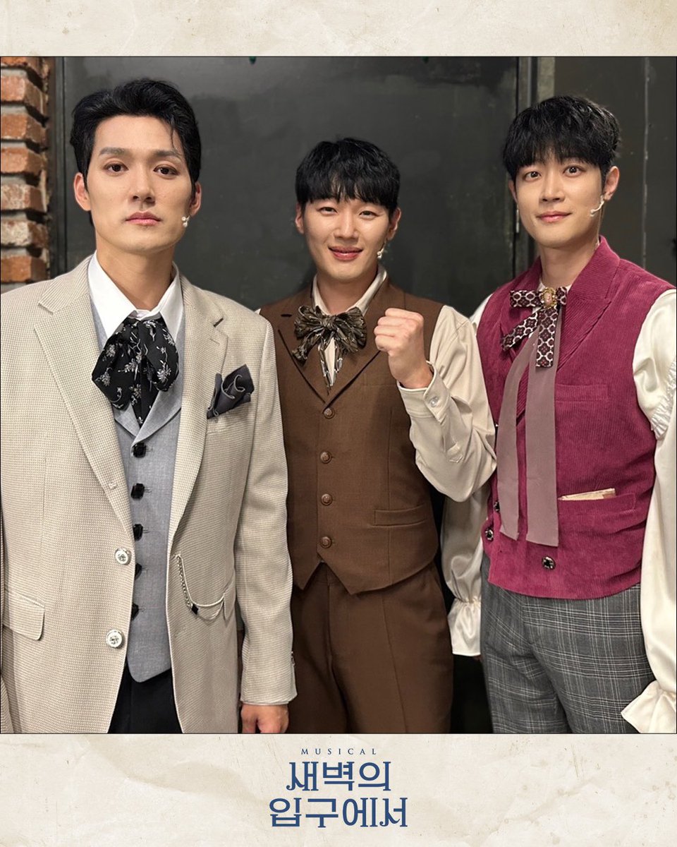Yeongshu_1011's tweet photo. [#새벽의입구에서] 첫공 기념 사진 공개 

#박영수 #슈달리 #슈르 https://t.co/tS0hMk7l1t